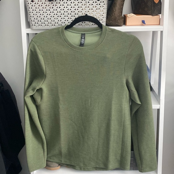 lululemon athletica Other - EUC shift stitch crew: lululemon sz xs